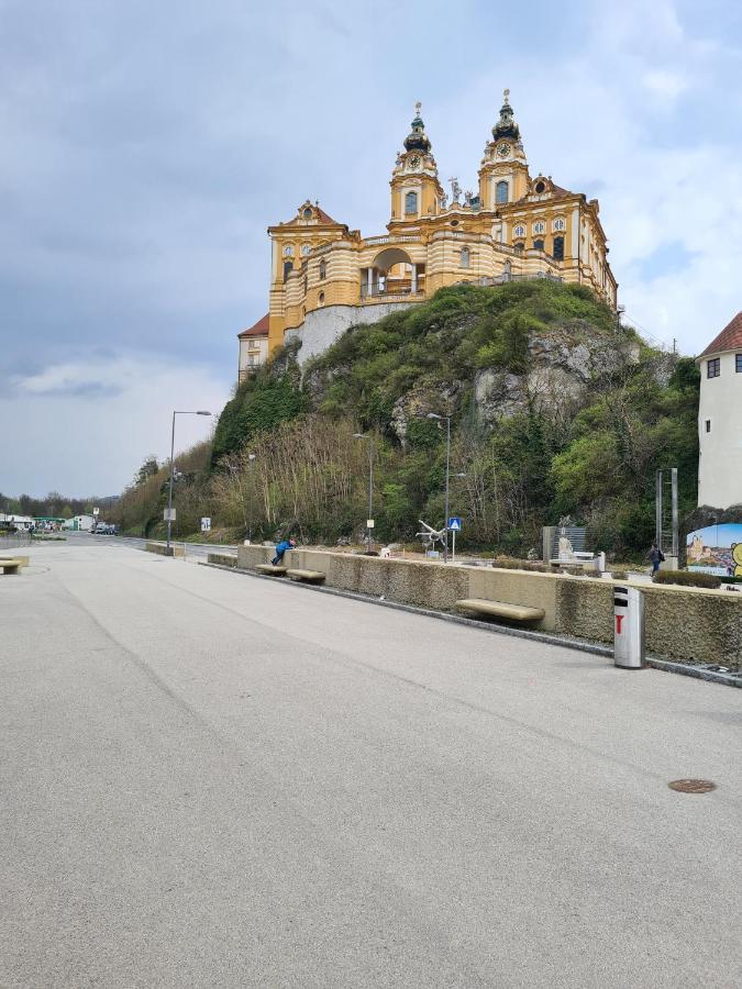 Schon Wohnen Beim Stift Melk Apartment Luaran gambar